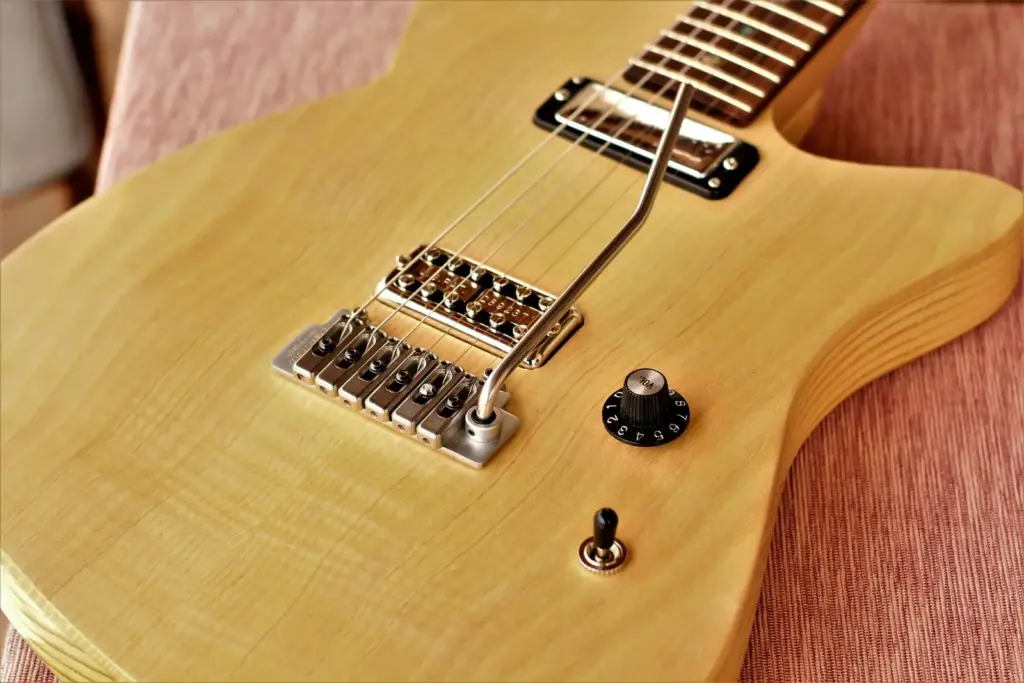 Aimant Alnico 5 dans le micro de guitare électrique.