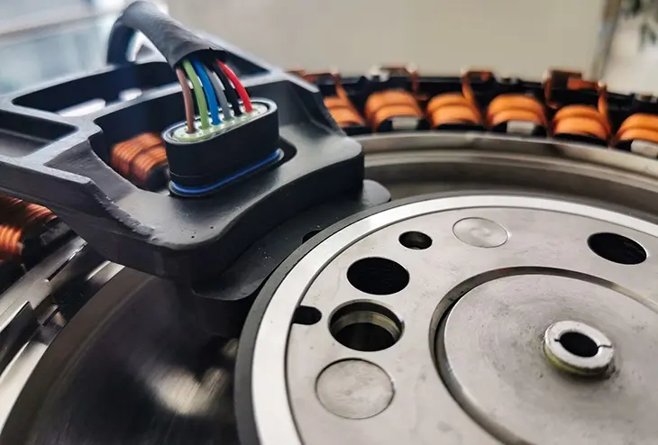 Aimants NdFeB dans les capteurs de vitesse de moteur à effet Hall pour la précision