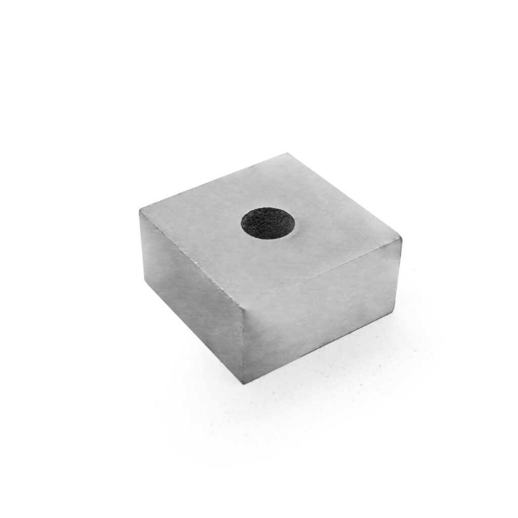 Alnico 5 для магнитного зажима 30*30*15*D8.2мм